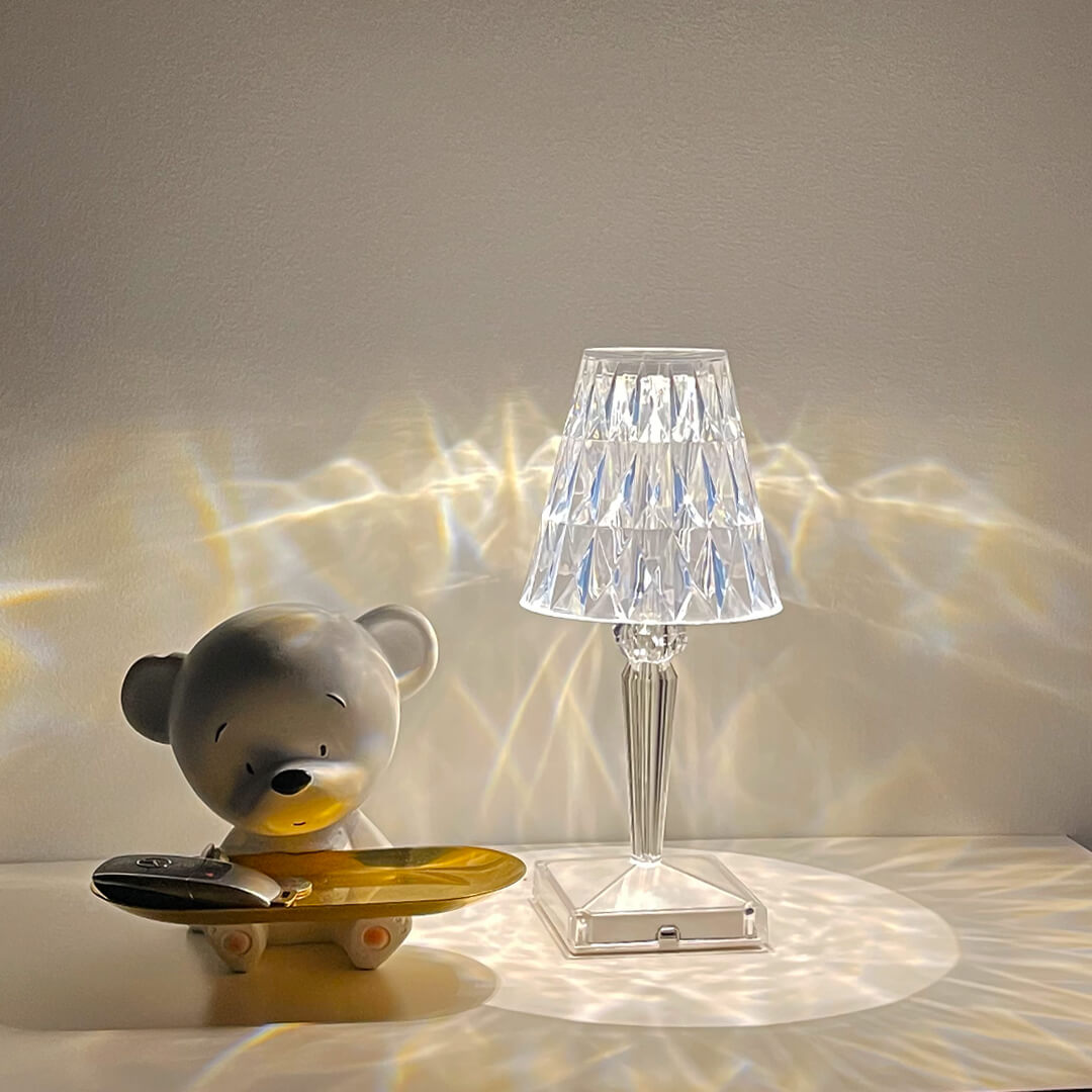 Lámpara de mesa Prismara de cristal facetado sin cable