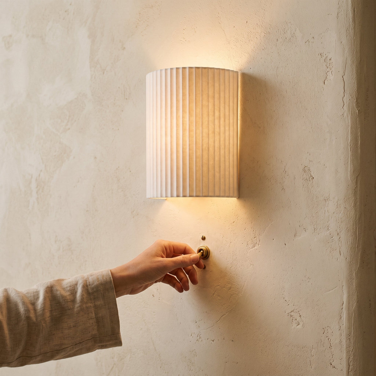Aplique de pared con columna estriada