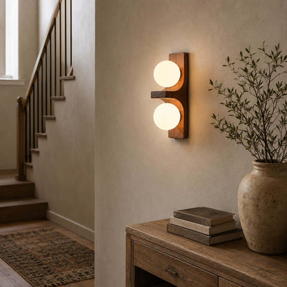 Lámpara de pared de madera con dos globos