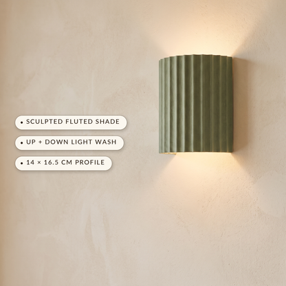Aplique de pared con columna estriada