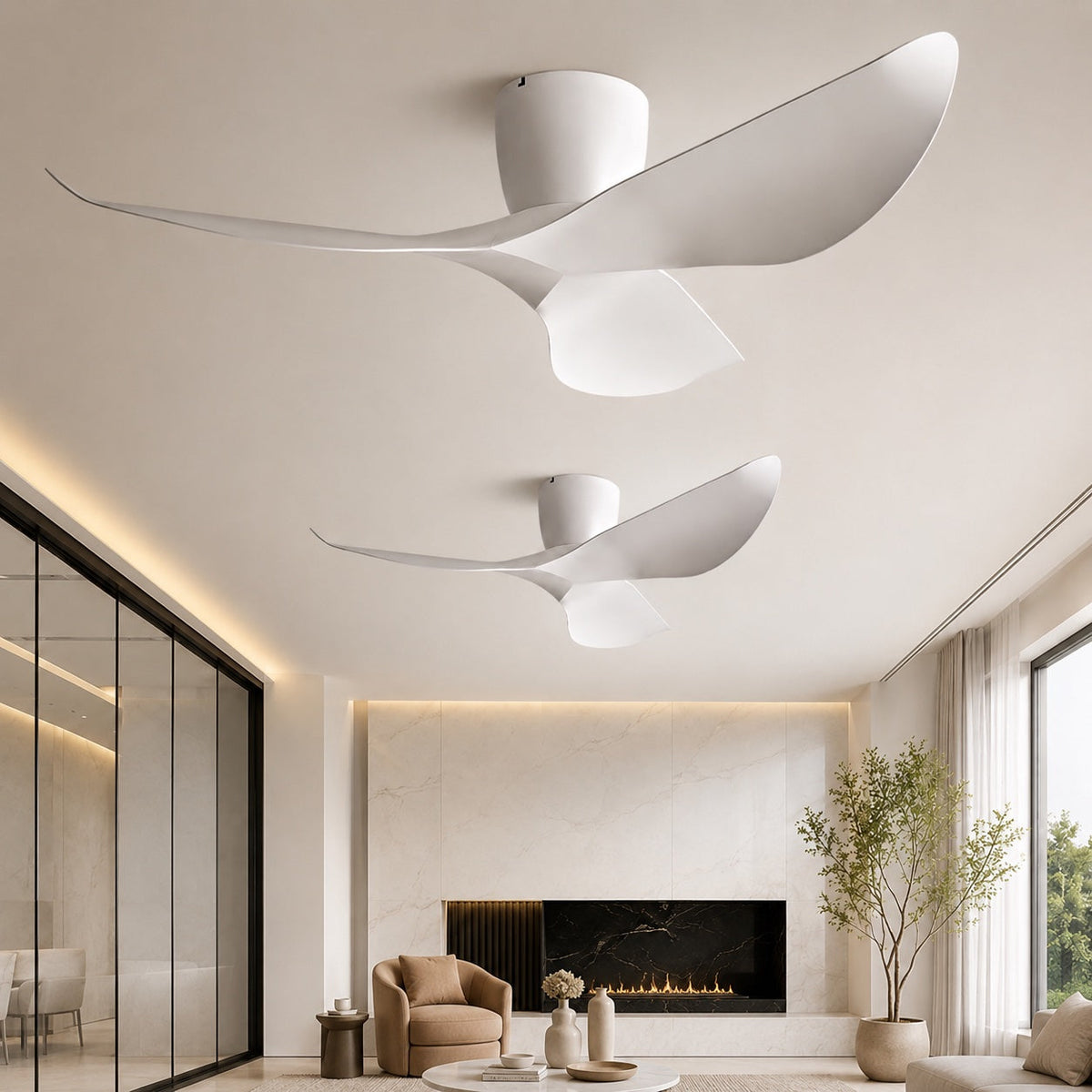 Ventilador de techo con aspas esculpidas