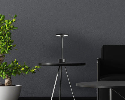Lámpara de mesa minimalista de aluminio Korvath