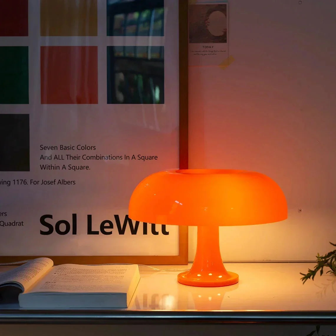 Lámpara de mesa Fungora Scandinavian Opal con forma de hongo