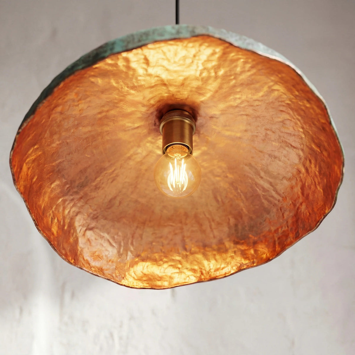 Lámpara colgante de disco ondulado de cobre