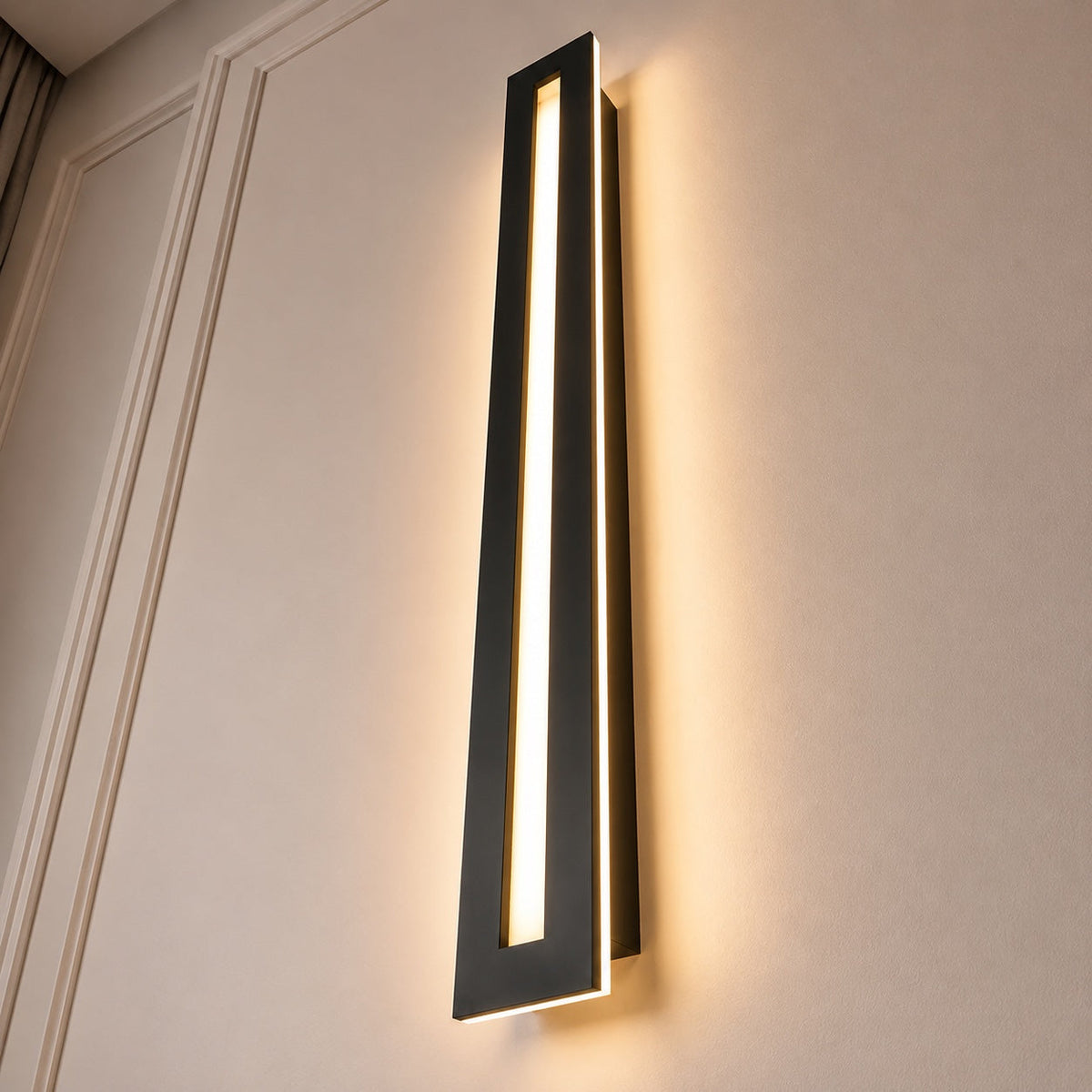Lámpara de pared lineal de hierro y acrílico