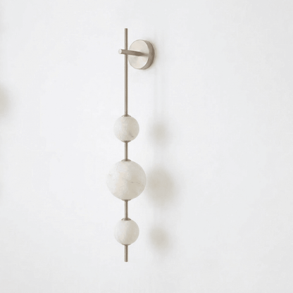Lámpara de pared con esfera de alabastro