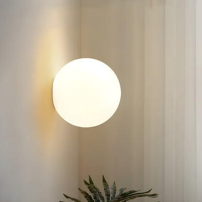 Lámpara de pared Orbelle minimalista de vidrio esmerilado