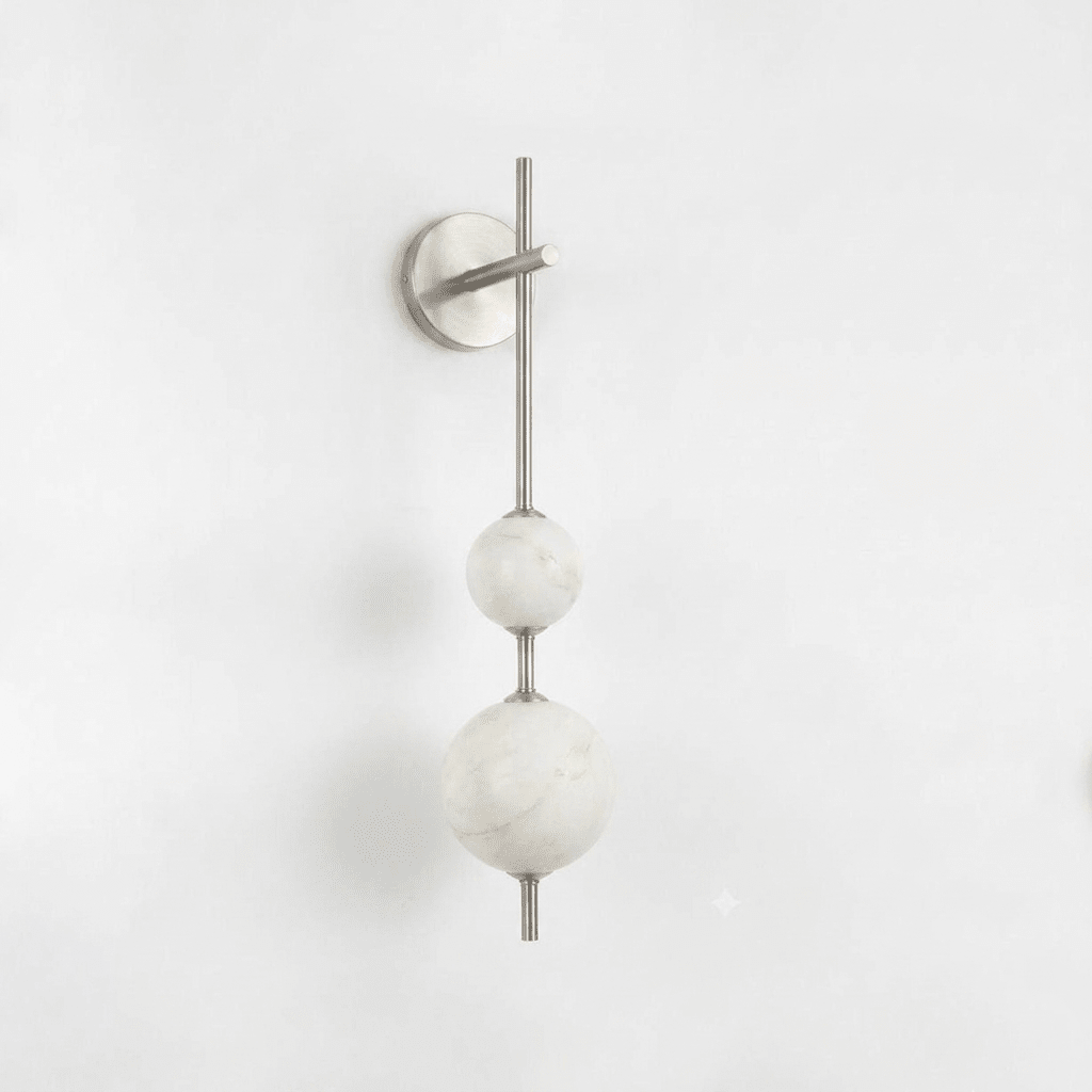 Lámpara de pared con esfera de alabastro