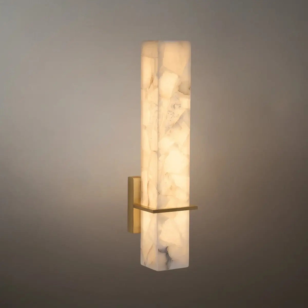 Lámpara de pared cuboide de alabastro y latón