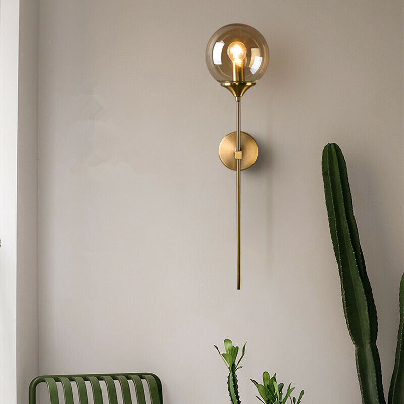 Lámpara de pared Velmira con globo de vidrio de estilo mid-century