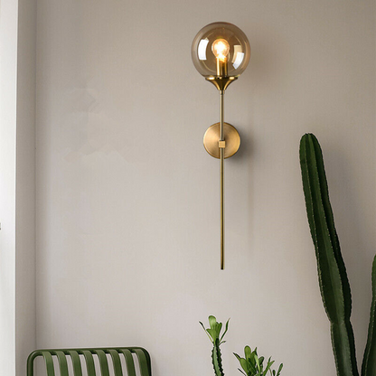 Lámpara de pared Velmira con globo de vidrio de estilo mid-century