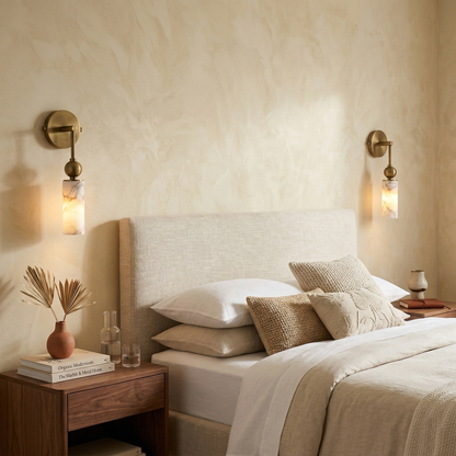 Lámpara de pared con columna de alabastro