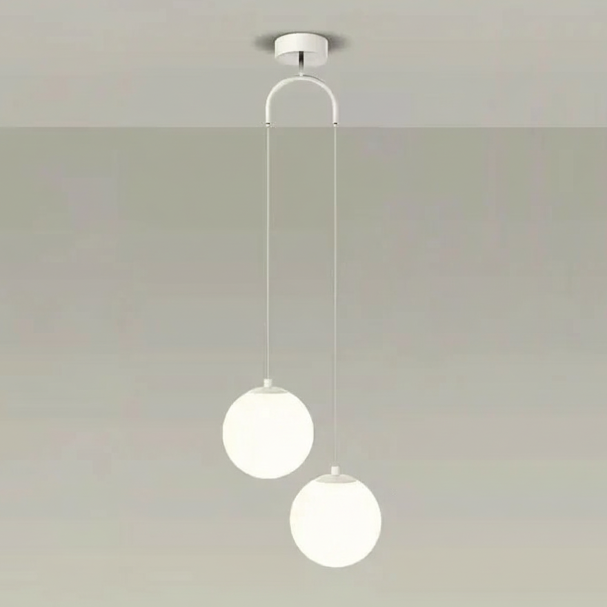 Lámpara colgante Solvara Nordic con esfera de vidrio opalino