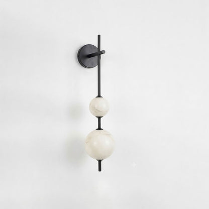 Lámpara de pared con esfera de alabastro