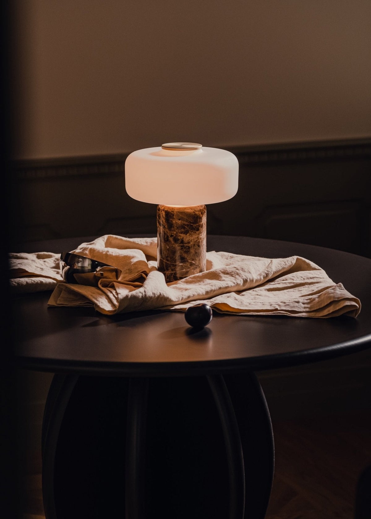 Lámpara de mesa nórdica de mármol Wintero