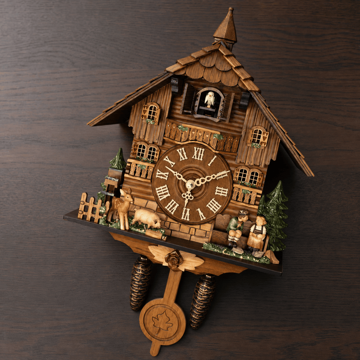 Reloj de cuco de péndulo Brenvika Alpine de MDF