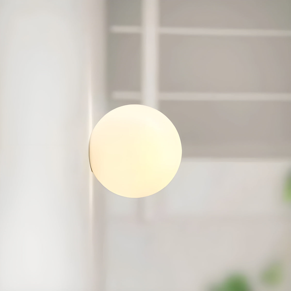 Lámpara de pared Orbelle minimalista de vidrio esmerilado