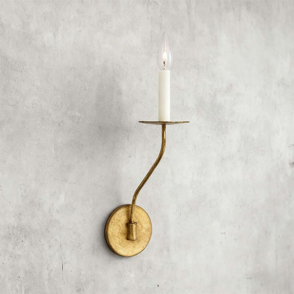 Aplique de pared de latón con forma de candelabro