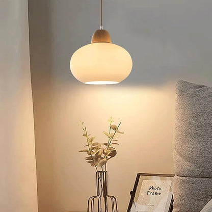 Lámpara colgante de vidrio opalino y madera