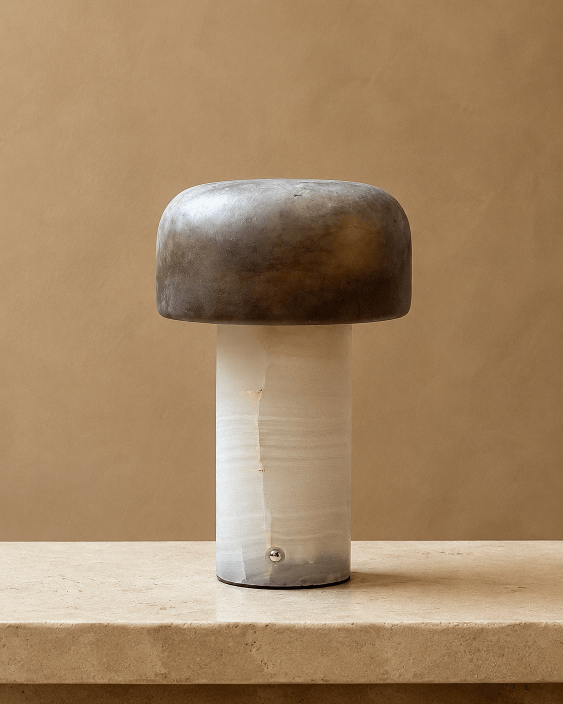 Lámpara de mesa wabi-sabi de travertino Brenvale