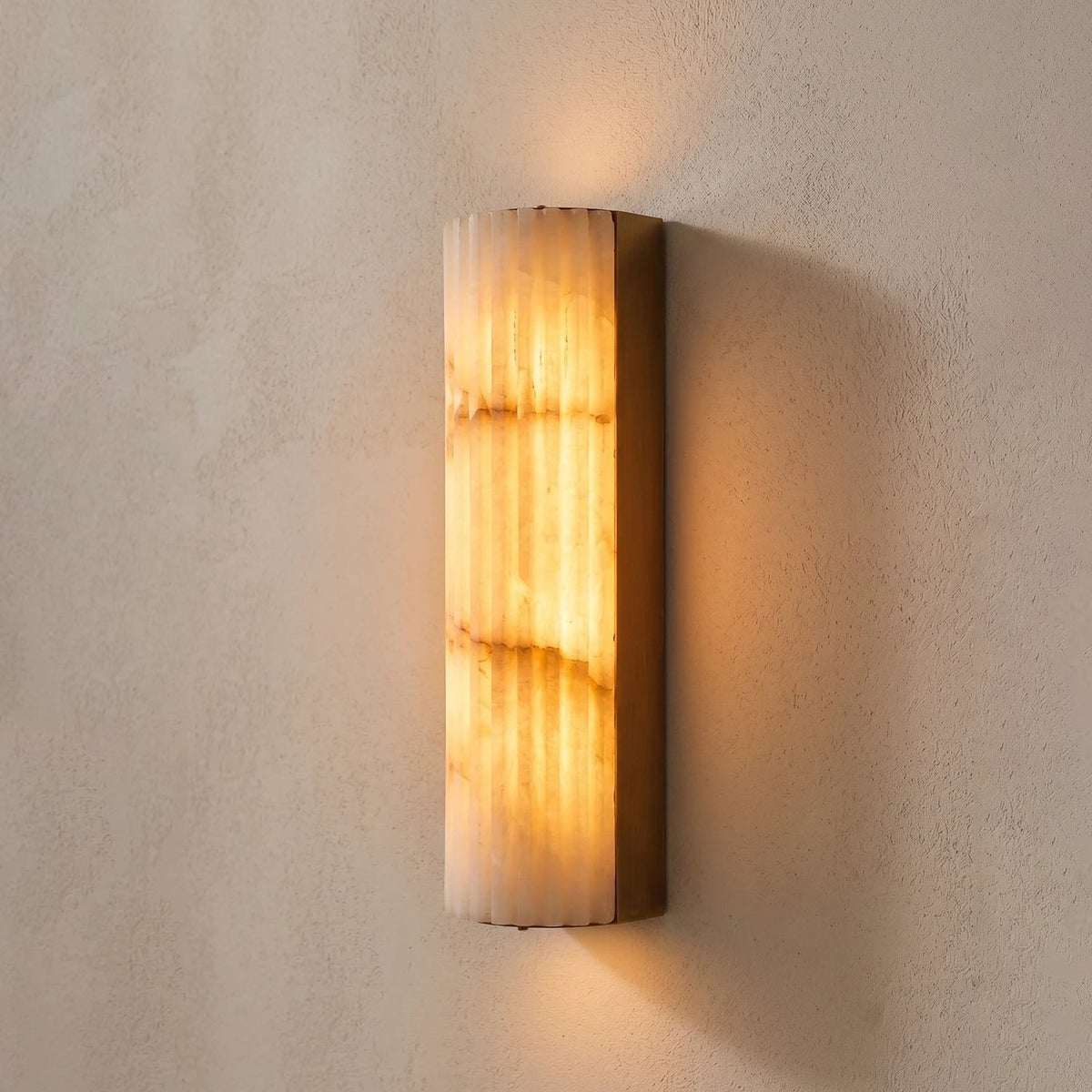 Lámpara de pared de alabastro acanalado minimalista Rivenna