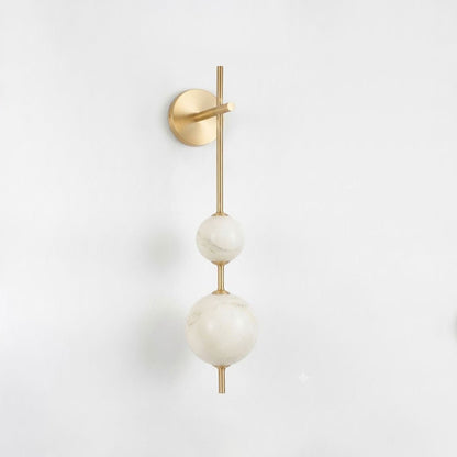 Lámpara de pared con esfera de alabastro