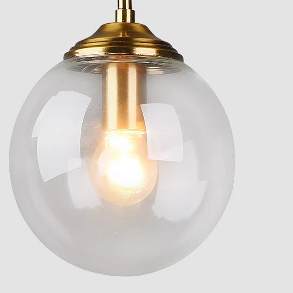 Lámpara colgante Orbelle Art Déco de latón con globo de cristal