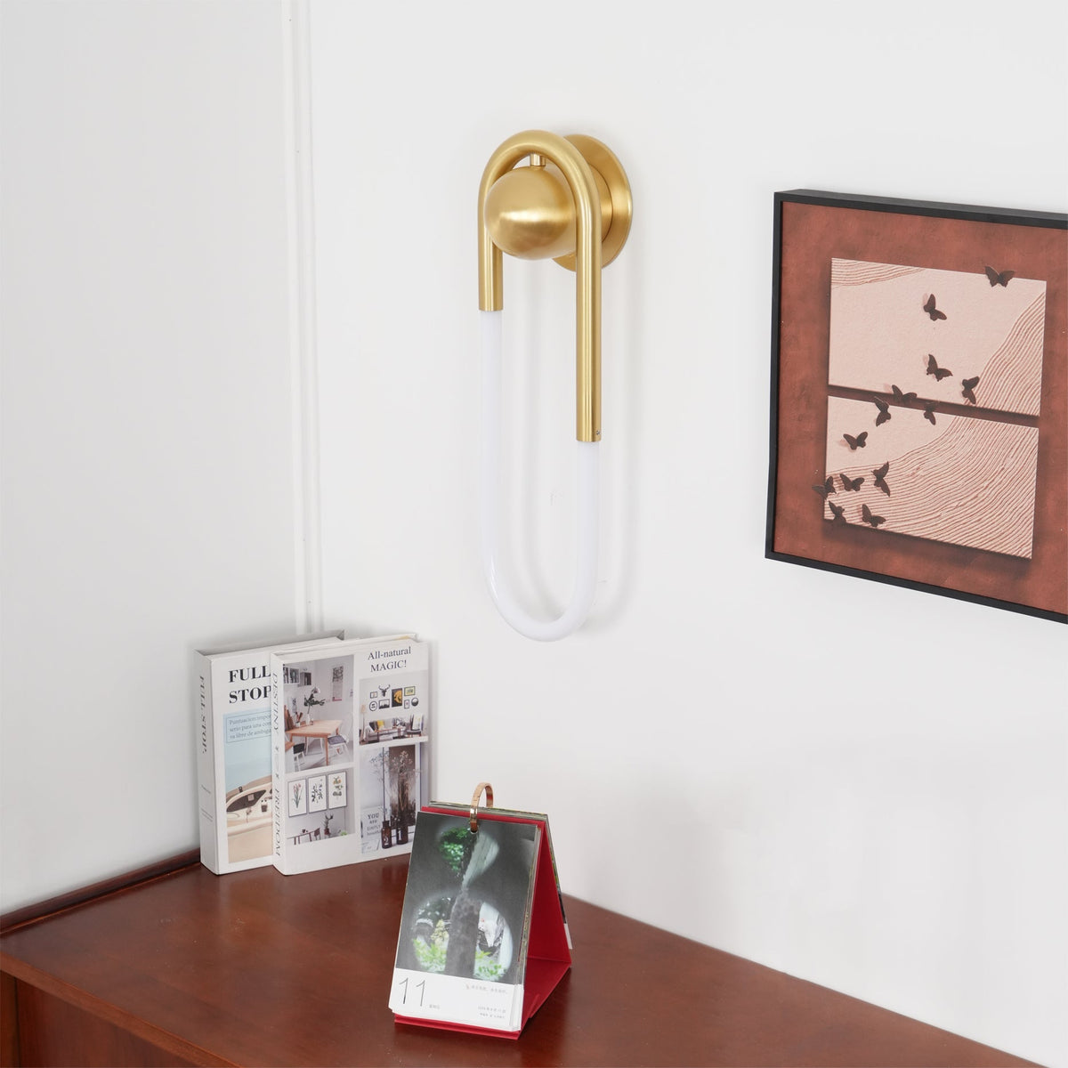 Lámpara de pared ovalada con tubo acrílico