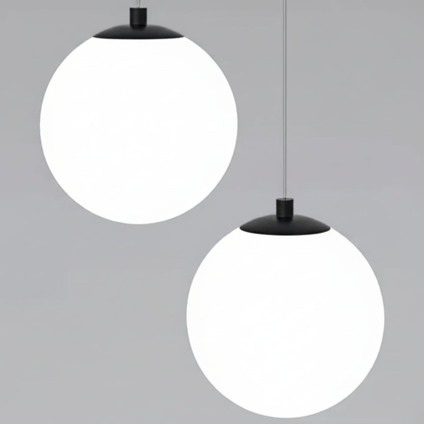 Lámpara colgante Solvara Nordic con esfera de vidrio opalino