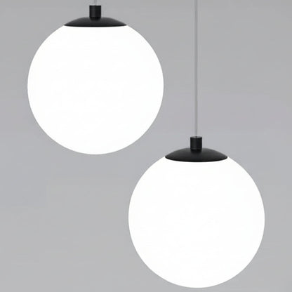 Lámpara colgante Solvara Nordic con esfera de vidrio opalino
