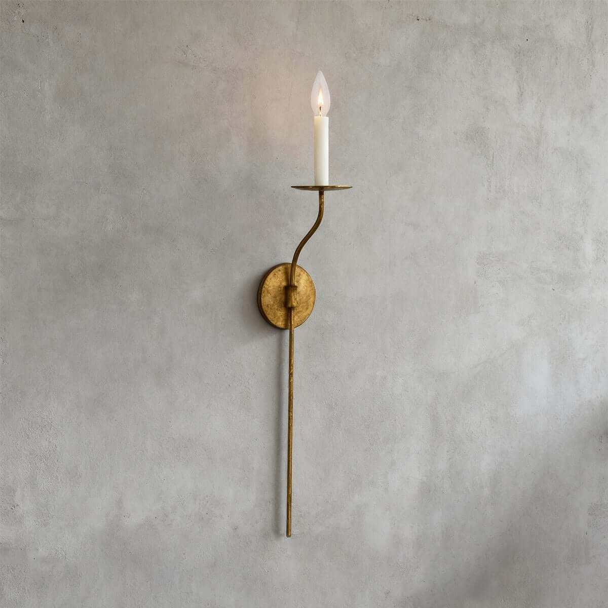 Aplique de pared de latón con forma de candelabro