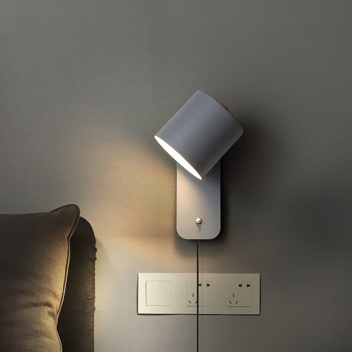 Aplique de pared cilíndrico giratorio con enchufe