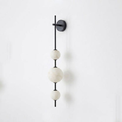 Lámpara de pared con esfera de alabastro
