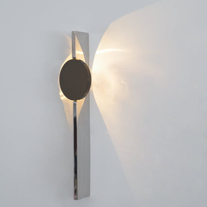 Lámpara de pared escultórica con disco espejado