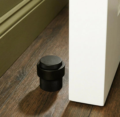 Tope de puerta de suelo minimalista de latón Nelvora