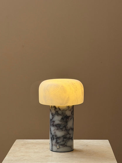Lámpara de mesa wabi-sabi de travertino Brenvale