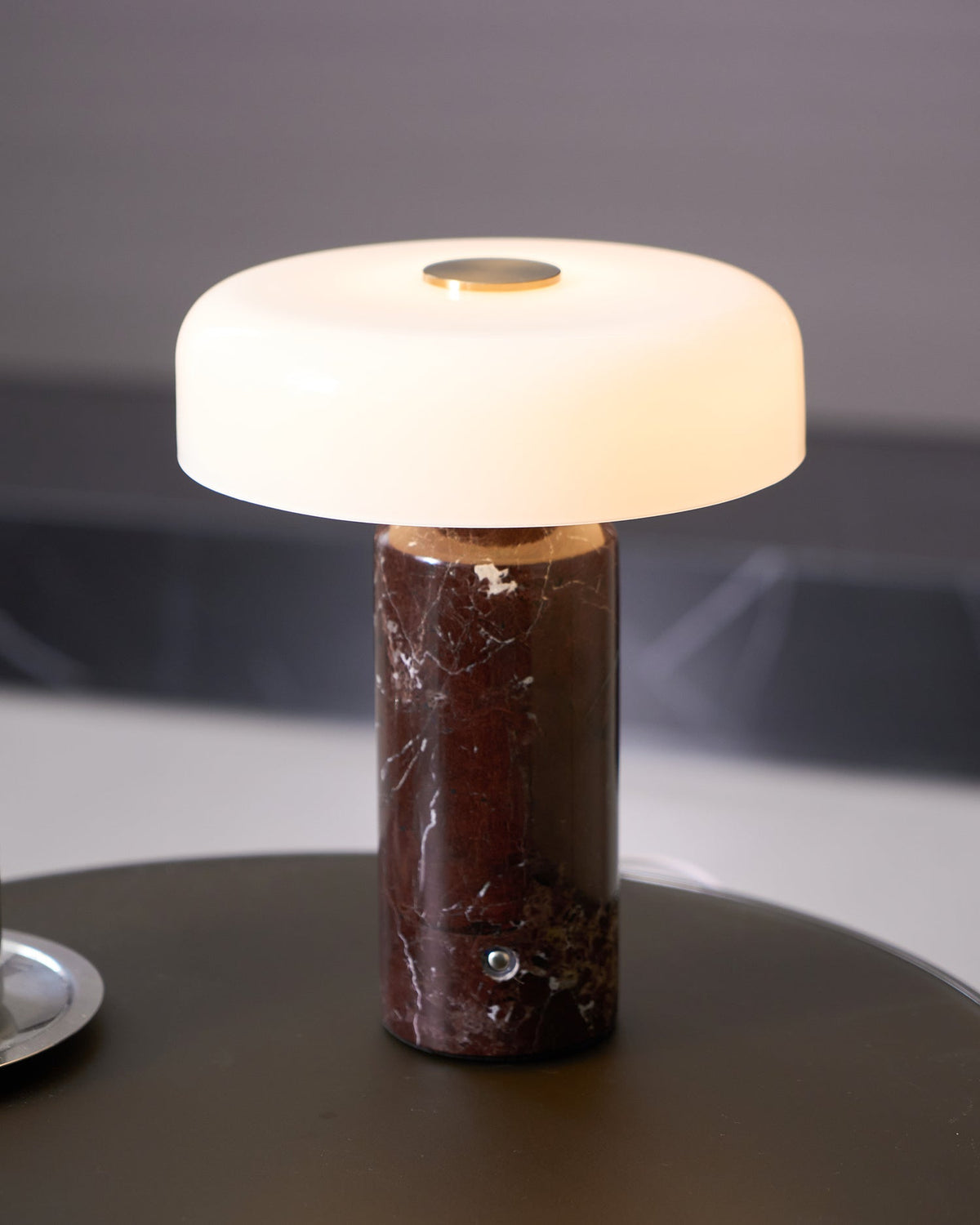 Lámpara de mesa de mármol art déco Vestara