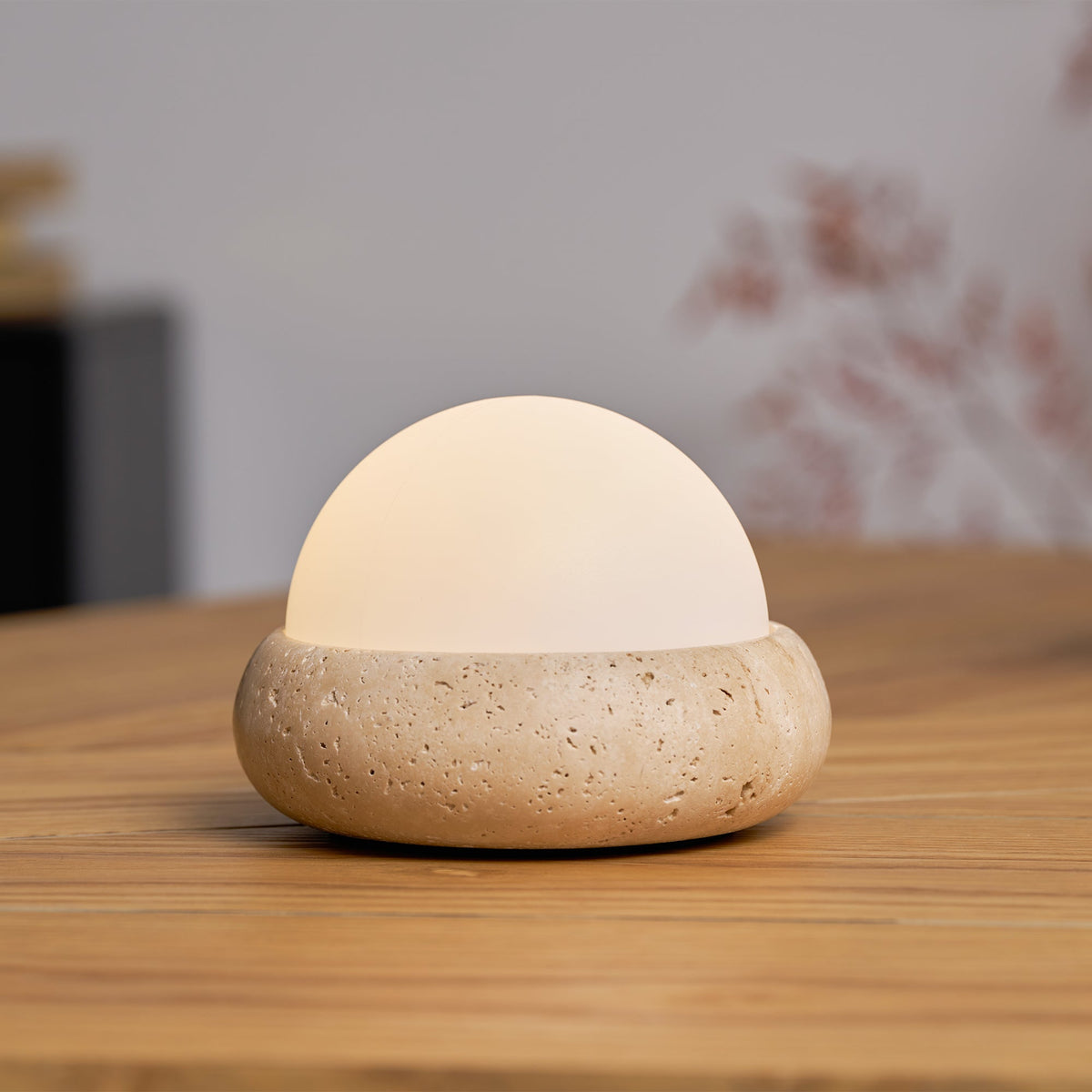Lámpara de mesa wabi-sabi de travertino Orlando