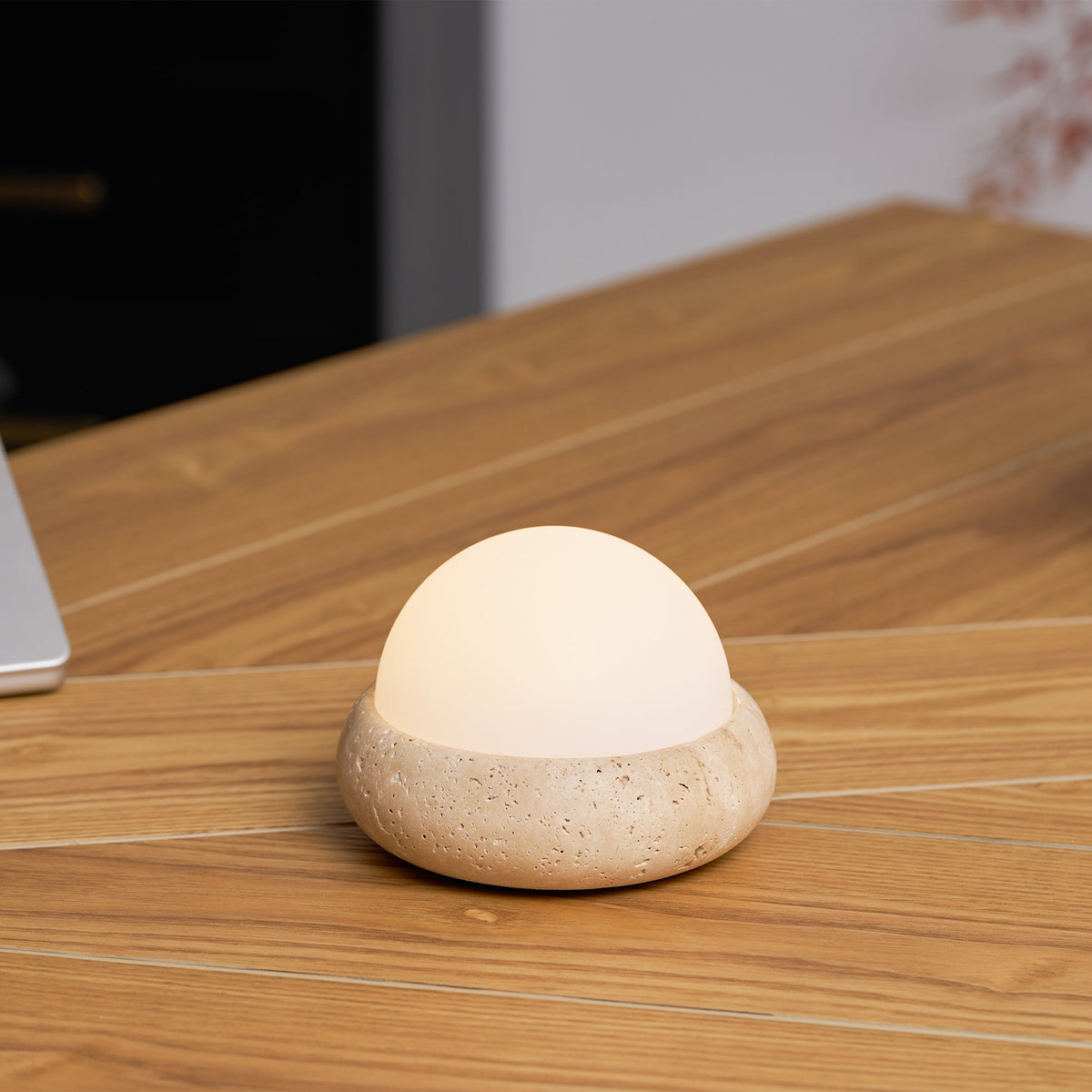Lámpara de mesa wabi-sabi de travertino Orlando