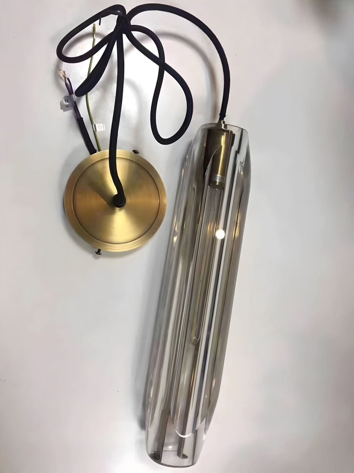 Lámpara colgante de varilla de cristal y latón