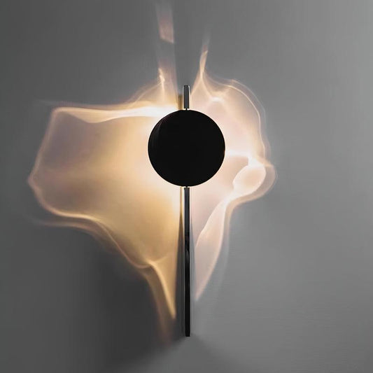 Lámpara de pared escultórica con disco espejado