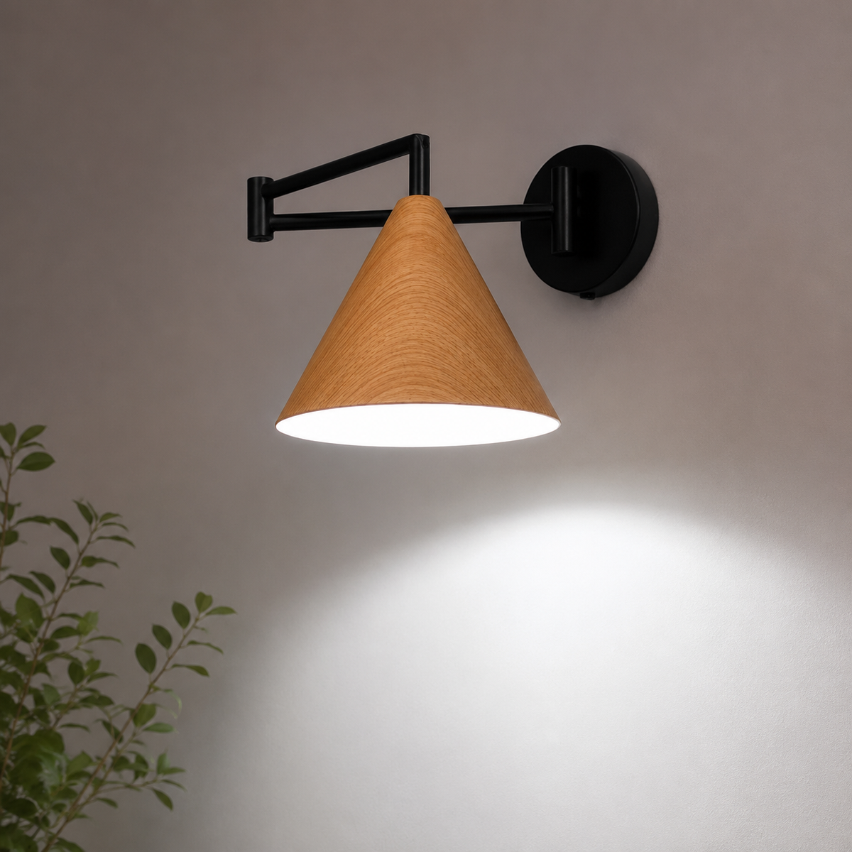 Lámpara de pared Linnoro con brazo articulado y acabado efecto madera escandinavo
