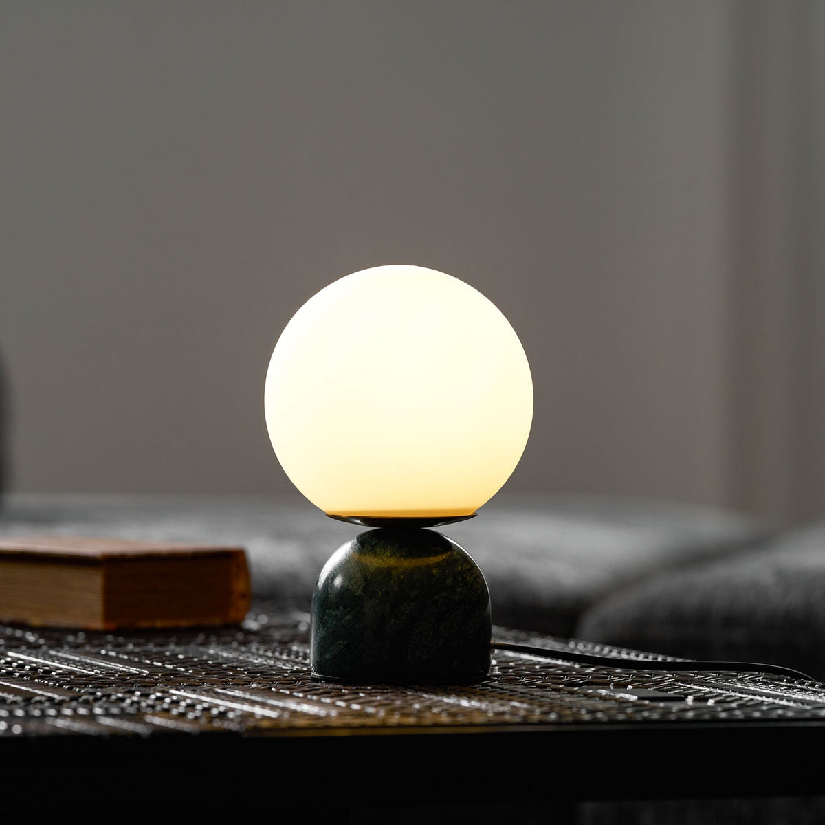 Lámpara de mesa minimalista de mármol Ulvane