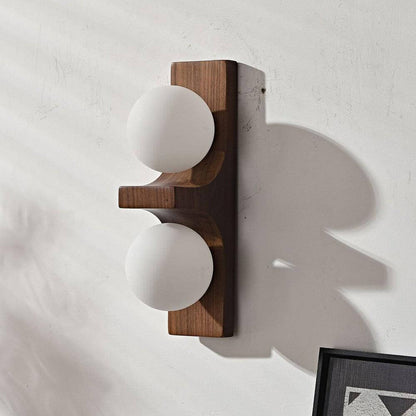 Lámpara de pared de madera con dos globos