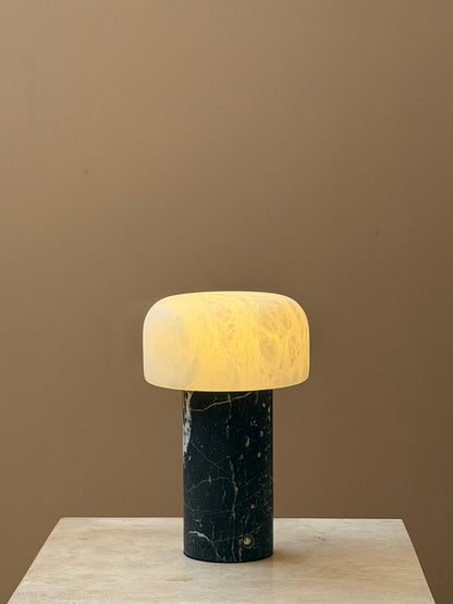 Lámpara de mesa wabi-sabi de travertino Brenvale
