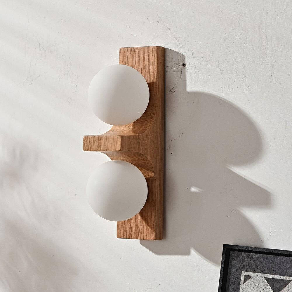 Lámpara de pared de madera con dos globos