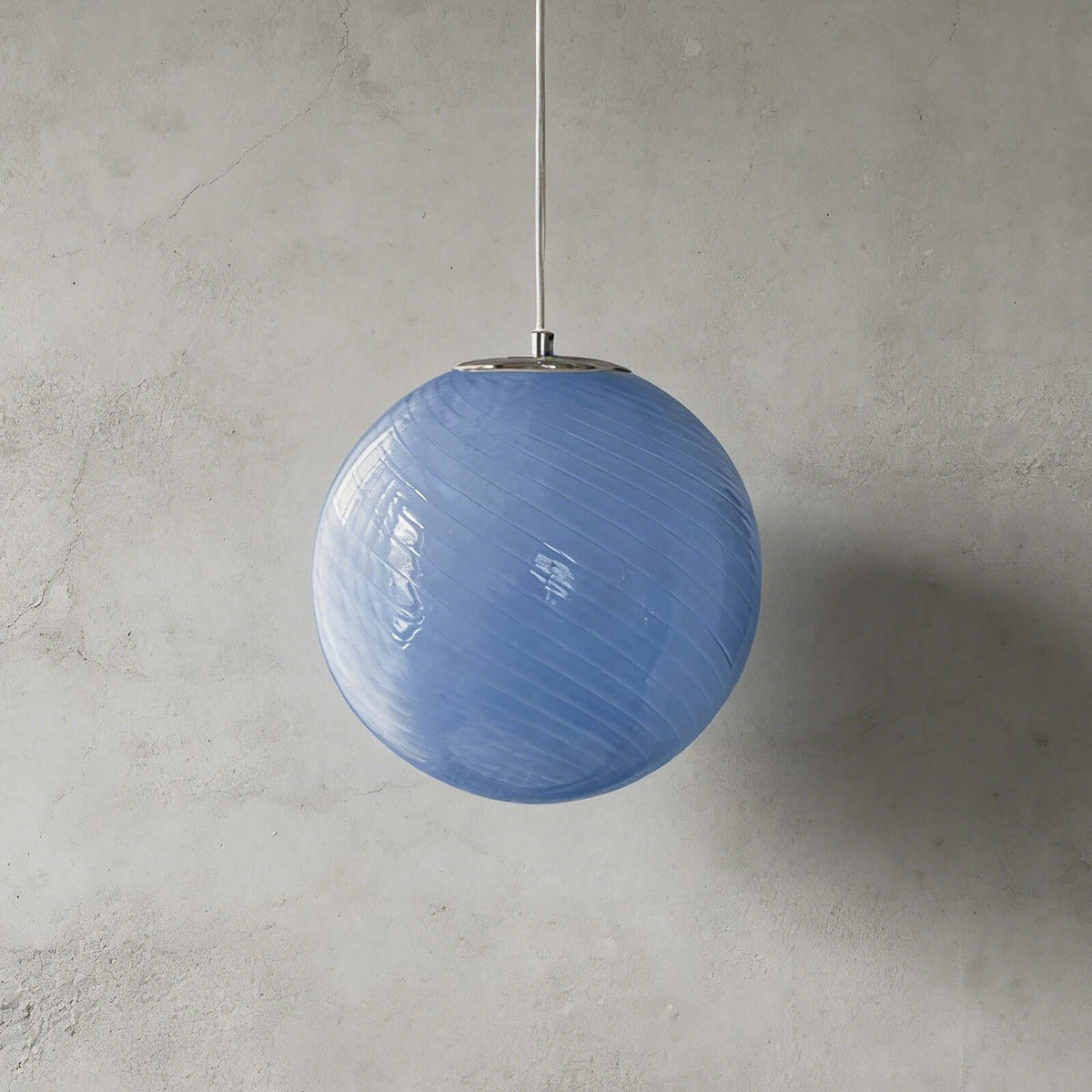 Lámpara colgante con esfera de vidrio en espiral