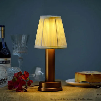 Lámpara de mesa Lumelle minimalista de tela y sin cable