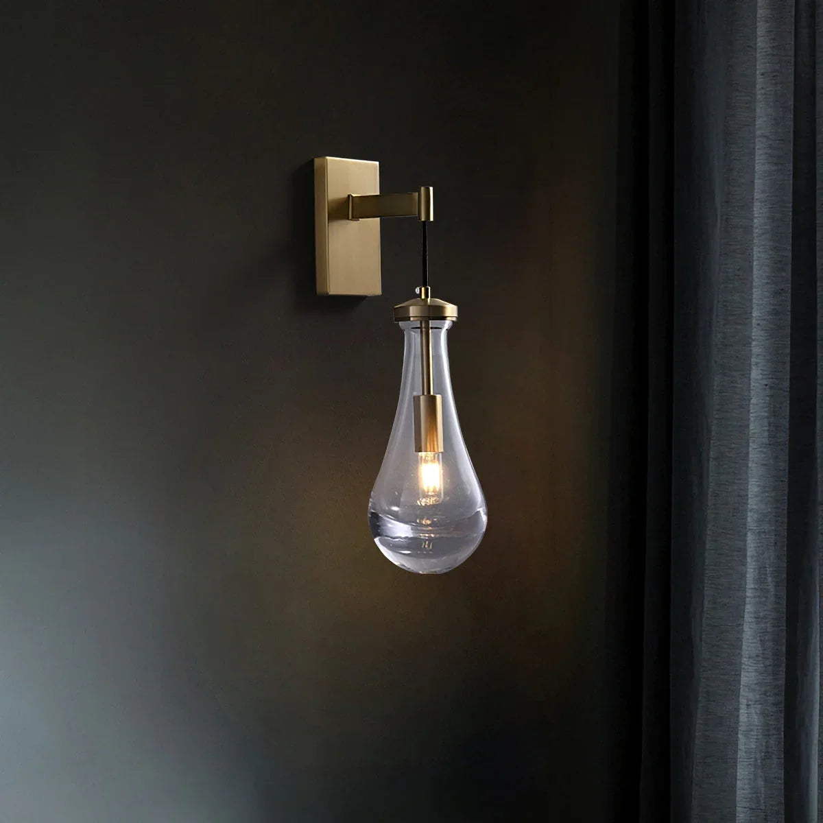 Lámpara de pared de vidrio en forma de lágrima