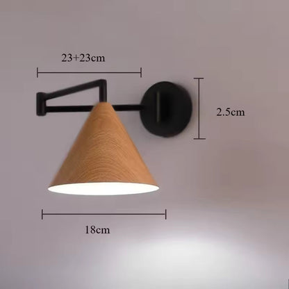Lámpara de pared Linnoro con brazo articulado y acabado efecto madera escandinavo